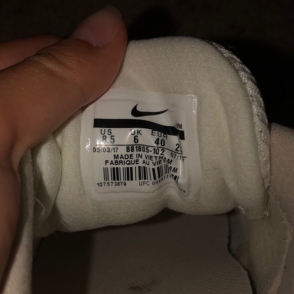 White and rose gold nike sneakers - Picture 4 of 5